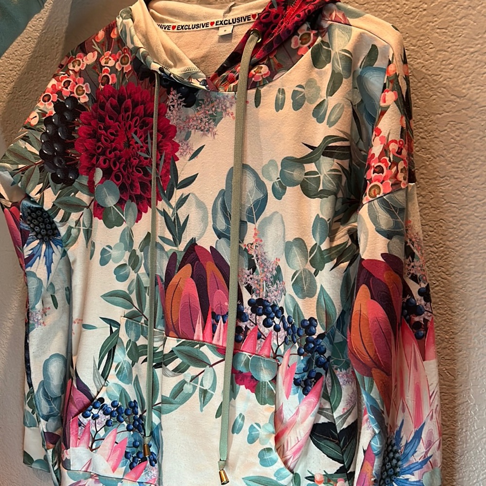 Exclusive Women’s Light Hooded Sweatshirt